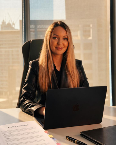 Female Contract Lawyer in Dubai